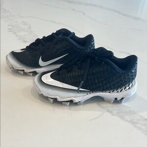Nike Kids Black and White Baseball Cleats